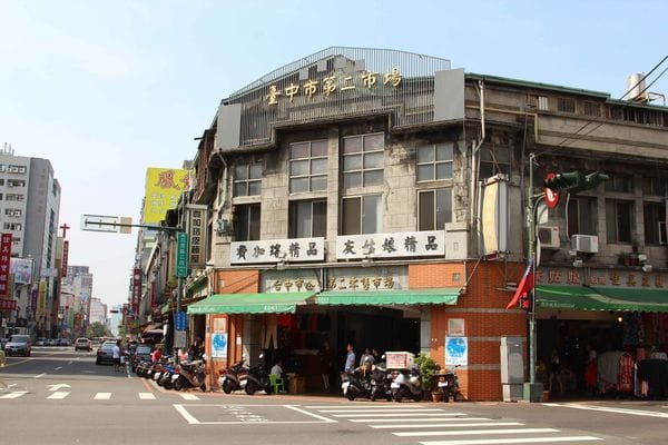 OUTLET 日曜天地名牌折扣中心