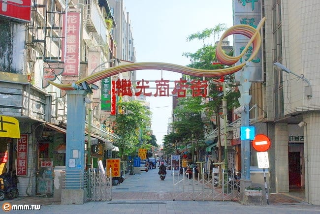 OUTLET 日曜天地名牌折扣中心